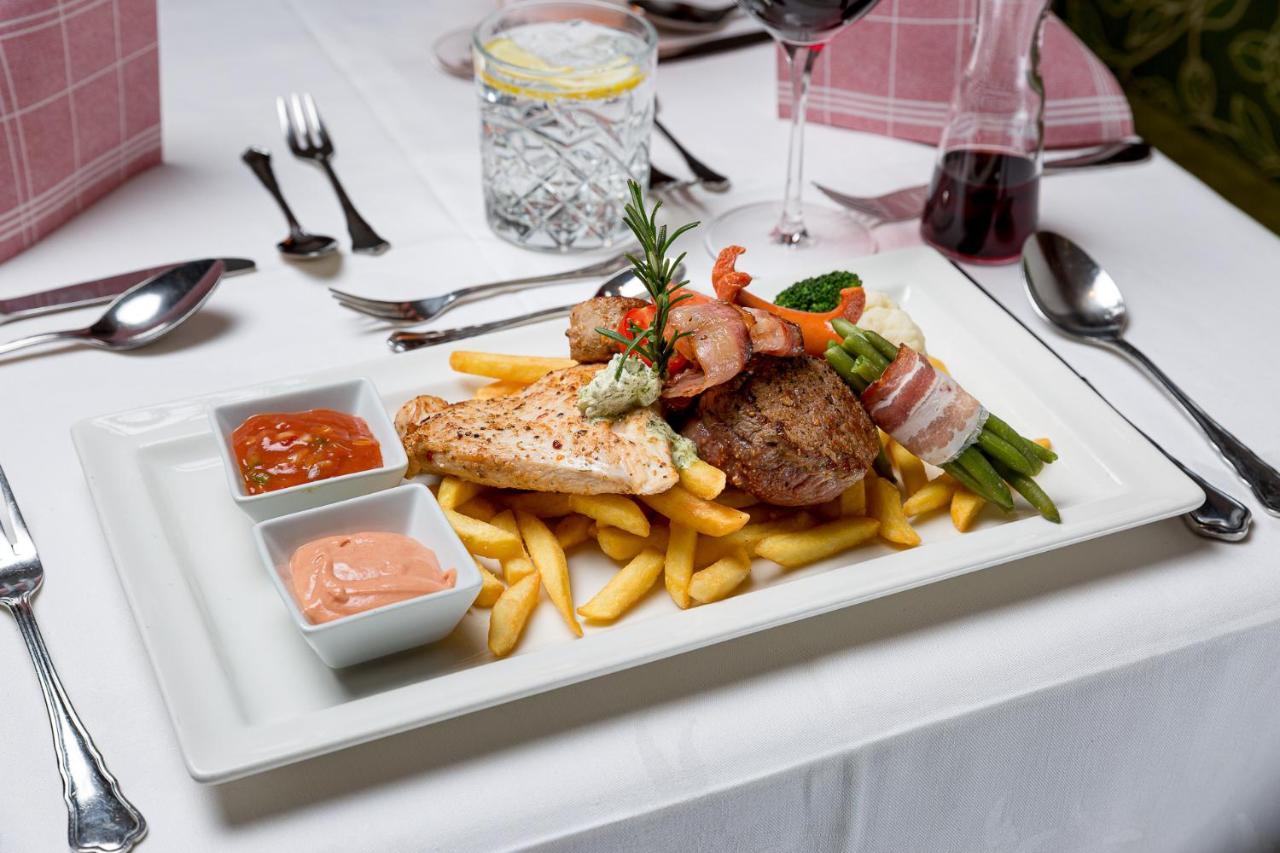 Restaurant Gaestehaus Wiesenheim Uderns Exteriör bild