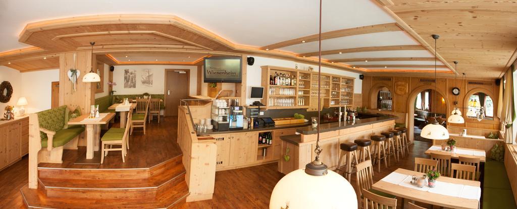 Restaurant Gaestehaus Wiesenheim Uderns Exteriör bild