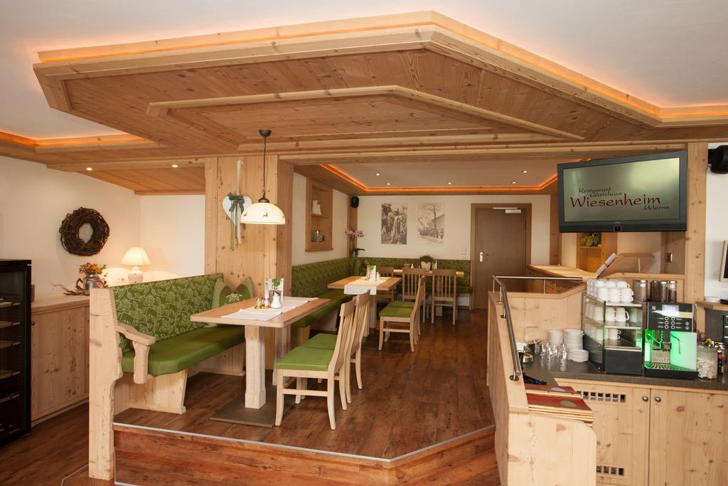 Restaurant Gaestehaus Wiesenheim Uderns Exteriör bild