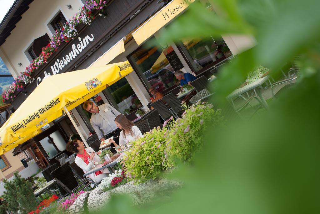 Restaurant Gaestehaus Wiesenheim Uderns Exteriör bild