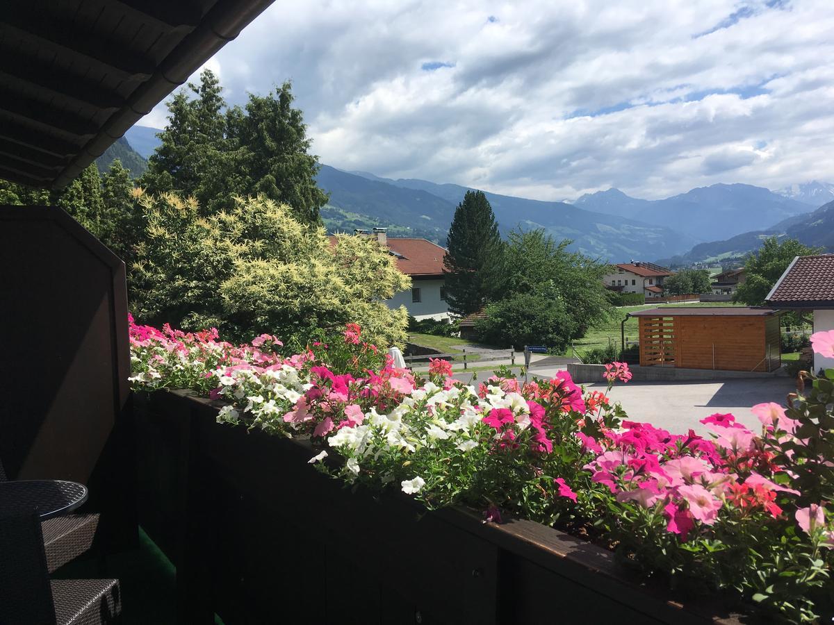 Restaurant Gaestehaus Wiesenheim Uderns Exteriör bild