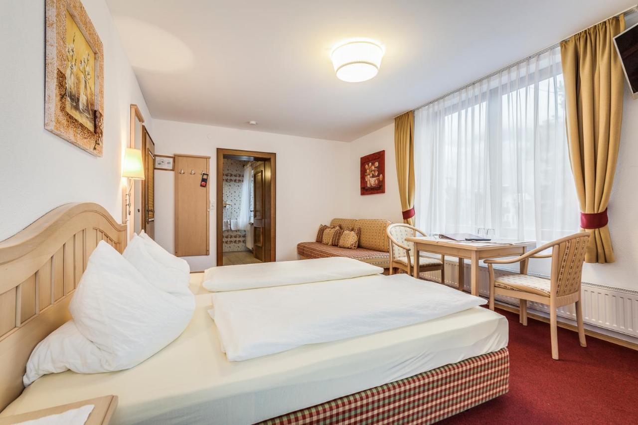 Restaurant Gaestehaus Wiesenheim Uderns Exteriör bild