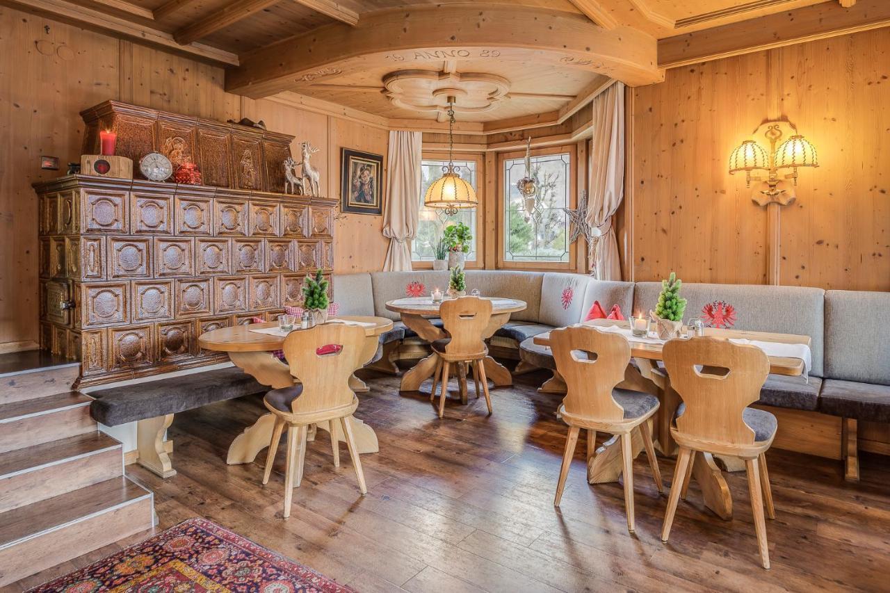 Restaurant Gaestehaus Wiesenheim Uderns Exteriör bild
